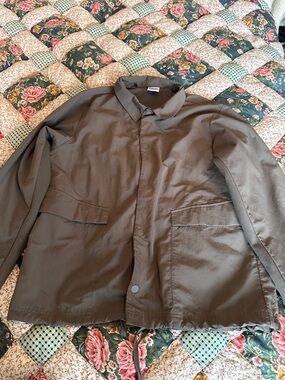 B—Gymshark Men's Olive Green Lightweight Shirt Jacket. Fits woman size L.